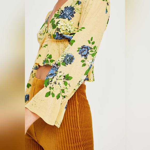 Urban Outfitters Yellow Blue Blossom Marigold Crop Top Women's Size Large L - Picture 2 of 11